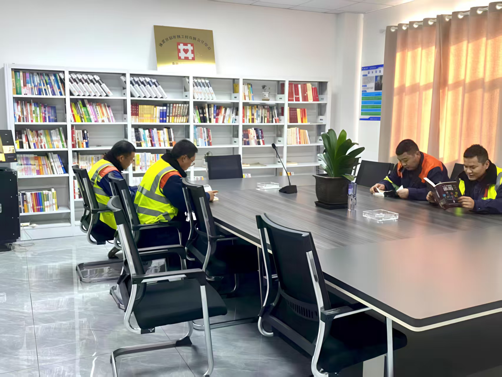 书香漫四月 | 让读书成为矿区亮丽“风景线”